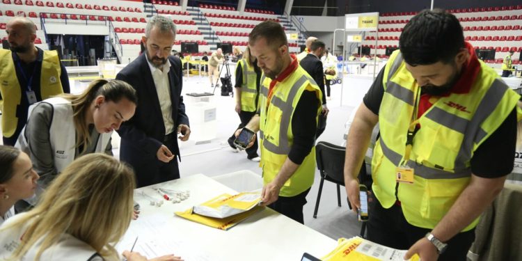 Numërimi i votave për diasporën, Olta Xhaçka dhe Jorida Tabaku kryesojnë