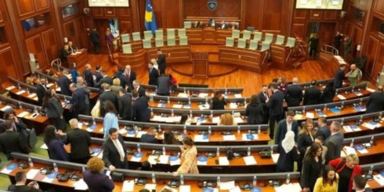 Dështon për të 18-ën herë konstituimi i Kuvendit të Kosovës, seanca e radhës më 21 maj