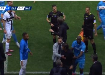 VIDEO/ Antonio Konte dhe trajneri i Parmës shahen me ulërima, si ndodhi sherri masiv dhe pasuan kartonët e kuq