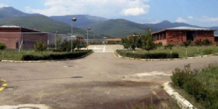 Përkujtohet 26-vjetori i ngjarjes së Dubravës, aty ku serbët vranë 160 të burgosur shqiptarë