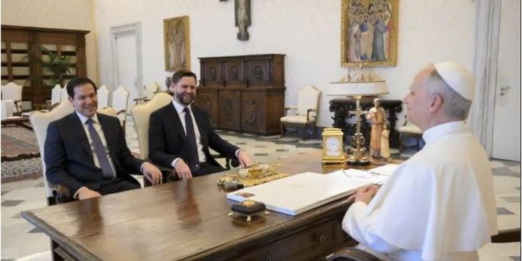 JD Vance, takim me Papa Leonin XIV në Vatikan, i dorëzon ftesën zyrtare për vizitë në SHBA