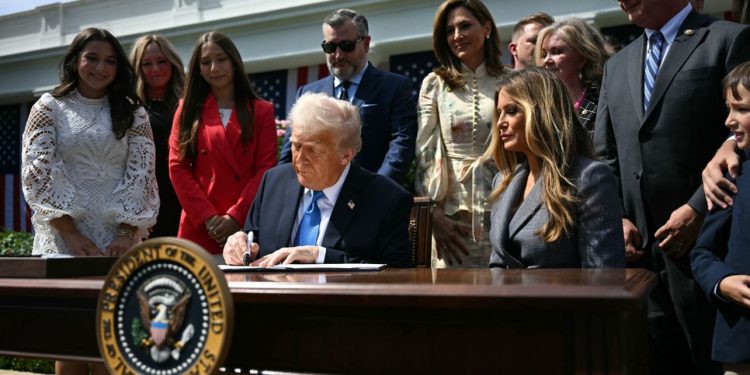 “Ajo që po ndodh në Ukrainë është e tmerrshme”/ Trump para gazetarëve në Shtëpinë e Bardhë: Putin dëshiron paqe, unë i besoj atij