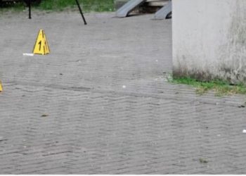 E rëndë në Gjermani/ 46-vjeçari shqiptar plagos tre persona, mes tyre edhe një 11-vjeçare, shkak zhurma që po bënin fëmijët në hyrje të banesës