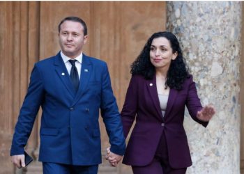 “Një plumb e zgjidh”/ Bashkëshorti i Osmanit reagon ashpër: Presidentja po merr dhjetëra kërcënime me jetë! Kur institucionet heshtin, dhuna natyrshëm që flet