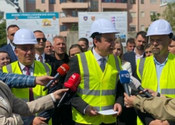 Ngërçi politik në Kosovë, Kurti nuk u përgjigjet gazetarëve në Podujevë: Çështjet e tjera të bllokimit janë në Prishtinë, ne jemi për ndërtim këtu!