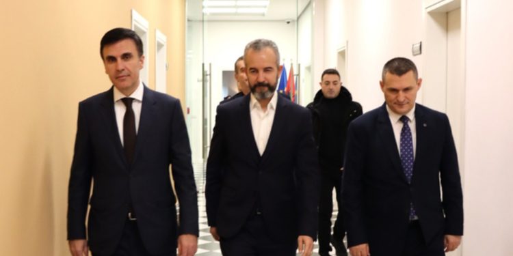 “11 Maji”/Kreu i SPAK Altin Dumani, Olsjan Çela dhe Ilirjan Celibashi takim me diplomatët e huaj në vendin tonë në ambasadën e Francës!