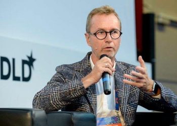 Surprizon ambasadori i BE në Tiranë: Jetoj me një burrë, por kam 2 fëmijë nga martesa më një grua (Rrëfimi)