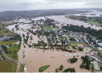 Një i vdekur dhe 50,000 të bllokuar për shkak të përmbytjeve në Australinë lindore