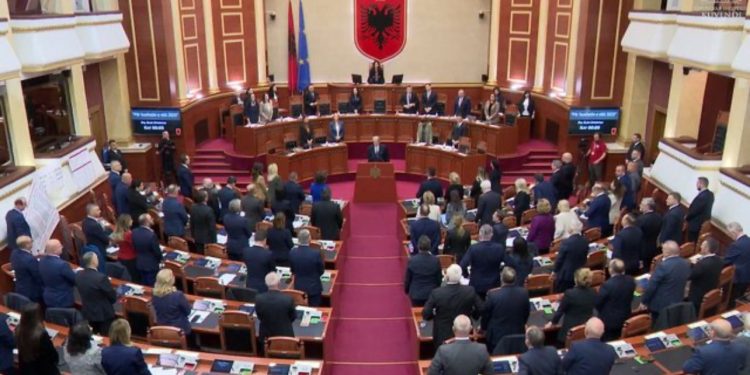 140 deputetët e dalë nga zgjedhjet e 11 majit nisin zyrtarisht punën në shtator, përbërja aktuale e Kuvendit në detyrë deri në 8 korrik