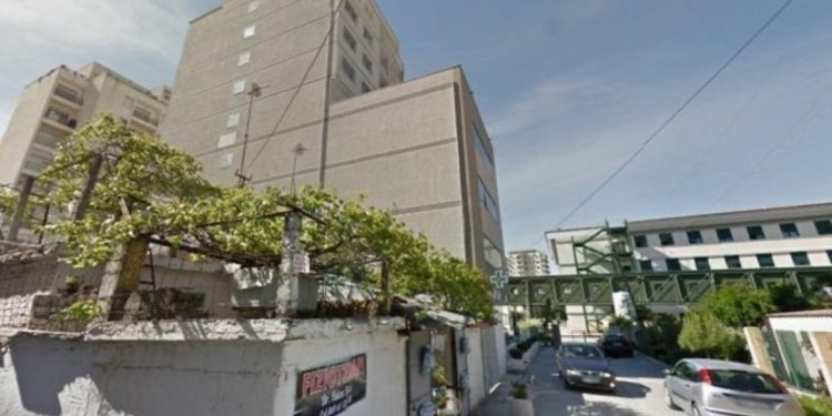 Vdekja e pacientes për shkak të ndërhyrjes kirurgjikale në stomak/ Kirurgu Ilir Shani: Pas operacionit pacientja u transferua në pavijon në gjendje të mire! Të nesërmen në mëngjes pësoi arrest kardiak