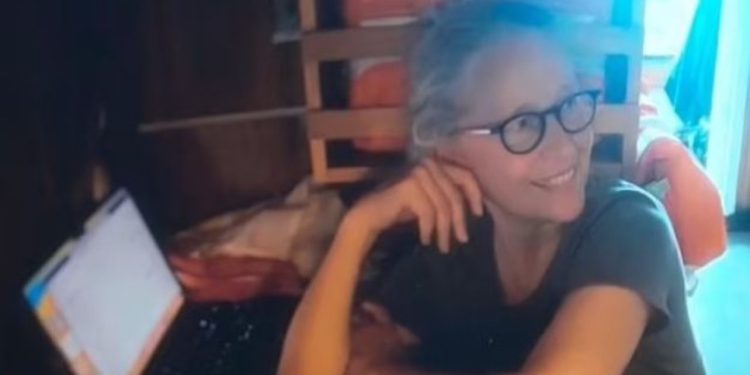 VIDEO/ “Çfarë ishte ajo goditje?”, publikohen pamjet nga momenti kur gruaja e CEO-s së Oceangate dëgjon shpërthimin nënujor të nëndetëses Titan