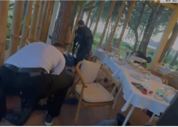 Pubikohen pamjet! Momenti kur forcat operacionale të armatosura “bastisin” restorantin dhe arrestojnë Xhevdet Plakun