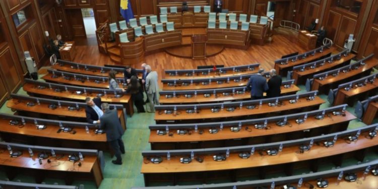 Ngërçi politik/ Dështon sërish konstituimi i Kuvendit të Kosovës për të 20-tën herë, seanca e rradhës pritet të vazhdojë pas 48 orësh