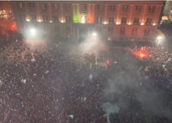 Kaos gjatë festës për titullin, mbi 120 të lënduar në Itali. Çfarë ndodhi pas kurorëzimit të Napolit kampion