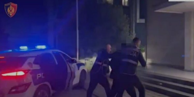 EMRI/ Grabiti 4 biznese brenda natës, arrestohet 28-vjeçari në Fier