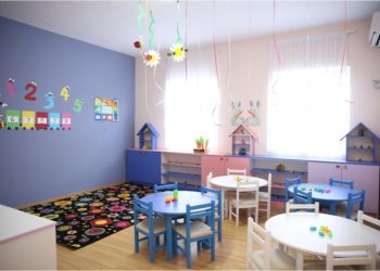 U paraqitën në spital me të vjella dhe temperaturë/ Helmohen nga ushqimi 70 fëmijë në një kopësht në Gramsh, analizat zbuluan prani të bakterit të salmonelës