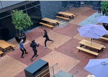 Sulm me thikë në një qendër tregtare në Melbourne/ Plagosen 4 persona, në pranga autori i dyshuar, dalin pamjet nga vendi i ngjarjes