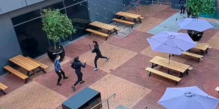 Sulm me thikë në një qendër tregtare në Melbourne/ Plagosen 4 persona, në pranga autori i dyshuar, dalin pamjet nga vendi i ngjarjes