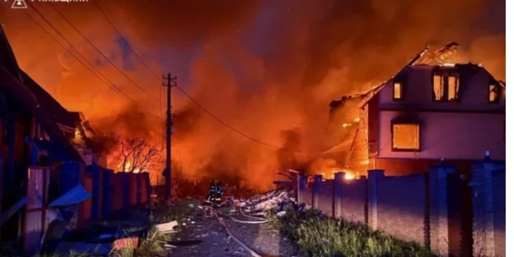 Natë terrori në Kiev/ Sulm i ri masiv rus në Ukrainë! Shënohen 12 viktima dhe disa të plagosur, mes tyre edhe fëmijë