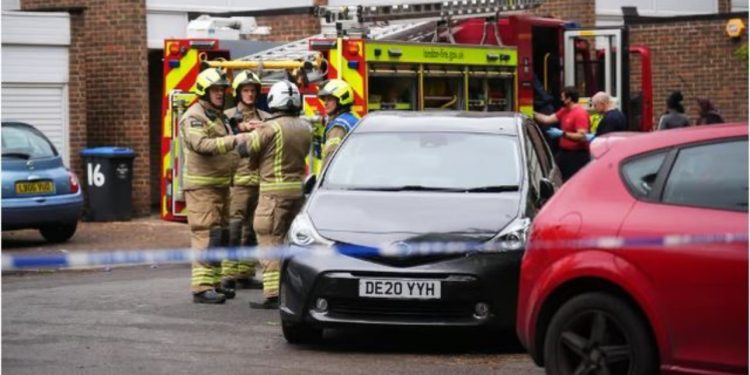 Tragjike në Londër/ Përfshihet nga flakët banesa, humbin jetën nëna dhe tre fëmijët! Vihet në pranga 41-vjeçari për zjarrvënie të qëllimshme