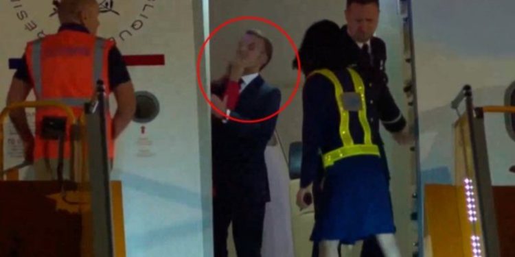 “Po bënim shaka, siç shpesh bëj me të”/ Macron reagon për ‘shuplakën virale’ që mori nga gruaja e tij: Kjo u shndërrua në një katastrofë gjeoplanetare