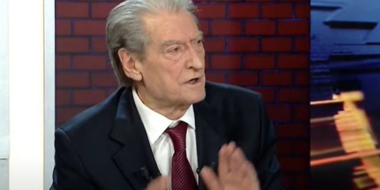 “Merrnin fletën e votimit dhe vazhdonte treni bullgar”/ Berisha: Banda e Xhabaftëve zëvendësoi Rakipin me Gonxhen