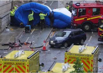 Aksidenti me 47 të plagosur në Liverpool/ Dy në gjendje të rëndë, autori “shpëtohet” nga policia, të pranishmit tentojnë ta sulmojnë