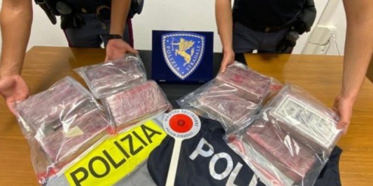 U kap me drogë në Itali, arrestohet shqiptari në Brescia, kokaina kishte vlerë rreth 14 milionë euro