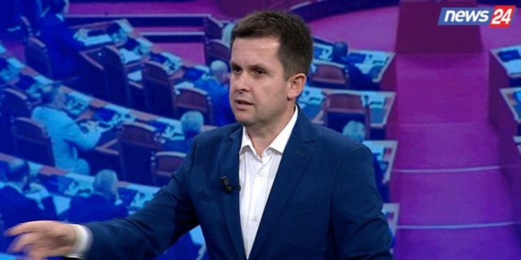 A duhet të japë dorëheqjen Berisha? Alimehmeti: Nuk mund të digjen etapat. Kur të mbarojë procesi, ne do kemi një analizë…