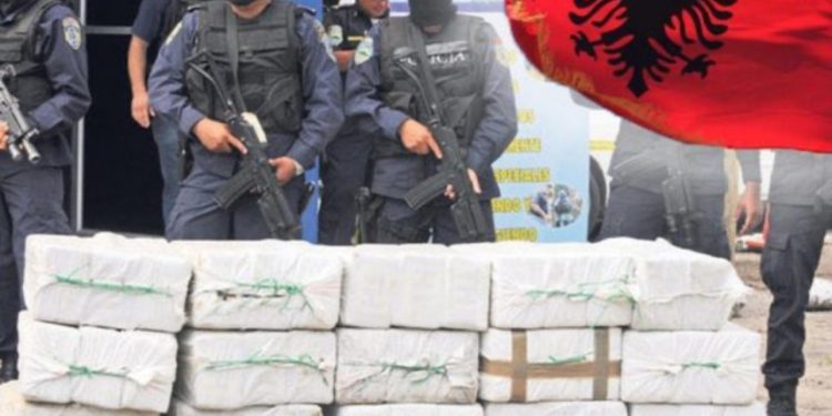 “Droga transportohet nga Amerika Latine në kontinent”/ Televizioni gjerman dokumentar për organizatat kriminale: Mafia shqiptare luan rol kyç! Qeveria e dobët e bën shtetin ballkanik vend të favorshëm për krim