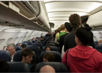 70 euro gjobë kush ngrihet në këmbë para se të ulet avioni