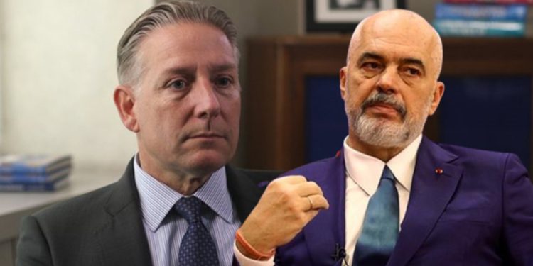 Publikoi fotot e tij me Ramën, ish e dashura e McGonigal: Ai po përpiqet të më mbyllë gojën!