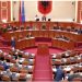 Nesër rikthehet Parlamenti/ Bardhi mesazh deputetëve demokratë: Do të bëjmë gjithçka për të paraqitur faktet e plota për farsën elektorale të 11 maji