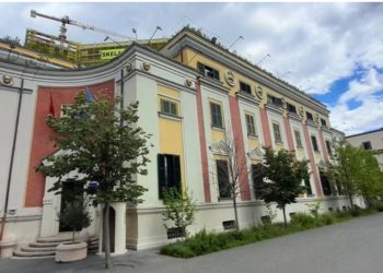 Mallkimi i Bashkisë së Tiranës/ Në mëngjes u emërua sekretar i Përgjithshëm, del kontrabandist cigaresh, ndalohet të dalë nga vendi