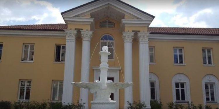 Këshilli i Ministrave merr vendimin, shkarkohet nga detyra kryetarin e Qendrёs Kombёtare tё Kinematografisё, Eol Çashku