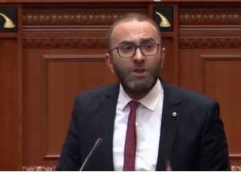 “E keni kthyer Kuvendin në pronë private”/ Bardhi në mbledhjen e Konferencës së Kryetarëve: Keni caktuar një seancë turpi! Doni që Shqiperia te krahasohet me Rusinë…