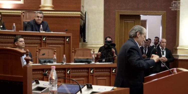 Berisha-Gonxhes: Pusho, pusho! Spiropali i tërheq vëmendje: Kujdes! Vjen këtu pas humbje tënde dëshpëruese