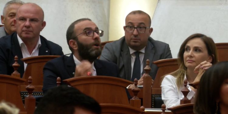 Bardhi-Spiropalit: Ju quheni përfaqësuesja e Xhabaftëve në Kuvend