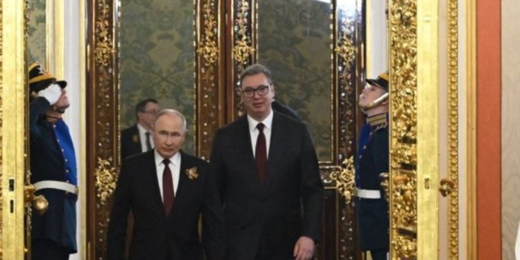 “Thikë pas shpine për Rusinë”/ Krisen raportet mes Moskës dhe Beogradit! Agjencia Ruse e Spiunazhit akuzon Serbinë: Ka furnizuar me armë të Ukrainën