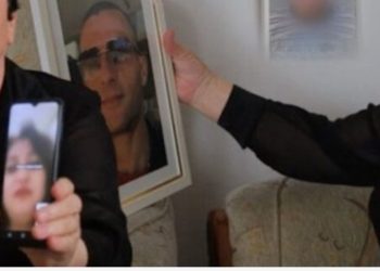Vendimi absurd i Gjykatës së Durrësit/ Nuk lejon nënën dhe nipin të shesin banesën, i “detyron” të jetojnë në një pallat me vrasësin