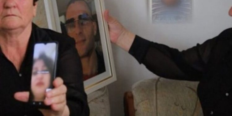 Vendimi absurd i Gjykatës së Durrësit/ Nuk lejon nënën dhe nipin të shesin banesën, i “detyron” të jetojnë në një pallat me vrasësin