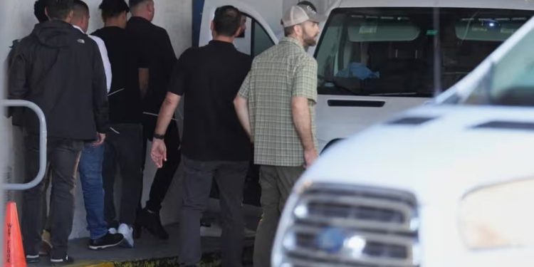 Tre mijë të arrestuar në ditë/ Administrata Trump vendos kuotë për axhendën anti-imigracion