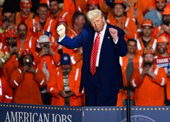 “Askush nuk do të jetë në gjendje t’i anashkalojë”/ Trump njofton se do të dyfishojë tarifat për çelikun e importuar në 50% për të mbrojtur prodhimin kombëtar