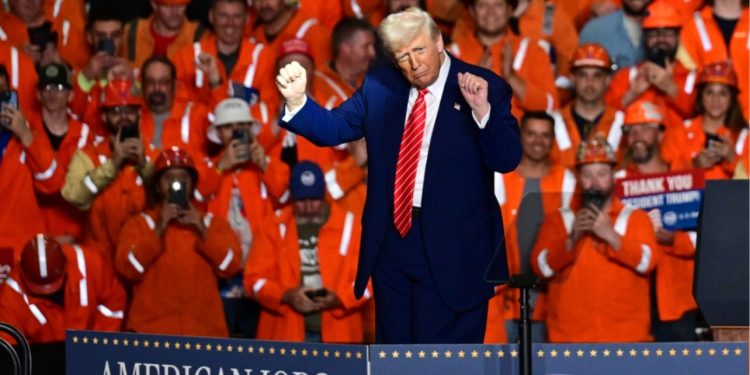 “Askush nuk do të jetë në gjendje t’i anashkalojë”/ Trump njofton se do të dyfishojë tarifat për çelikun e importuar në 50% për të mbrojtur prodhimin kombëtar