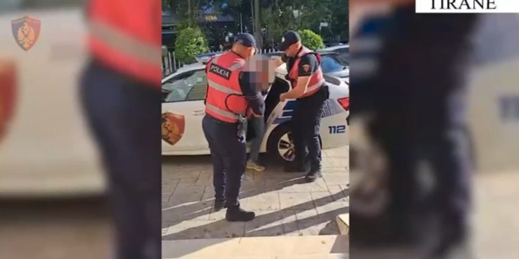 I dënuar me 11 vite burg për vrasje me dashje dhe armëmbajtje pa leje, arrestohet në Tiranë 43-vjeçari i shpallur në kërkim