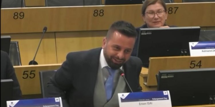 “Erion Isai: Kur anglishtja e theksuar bëhet çelësi i suksesit në BE”