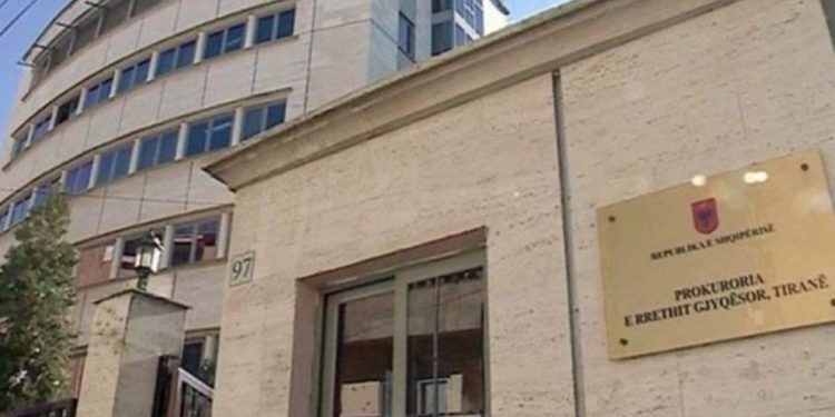 EMRAT/ Skandali me mbetjet spitalore/ Prokuroria e Tiranës dërgon për gjykim 13 persona, mes tyre 10 zyrtarë