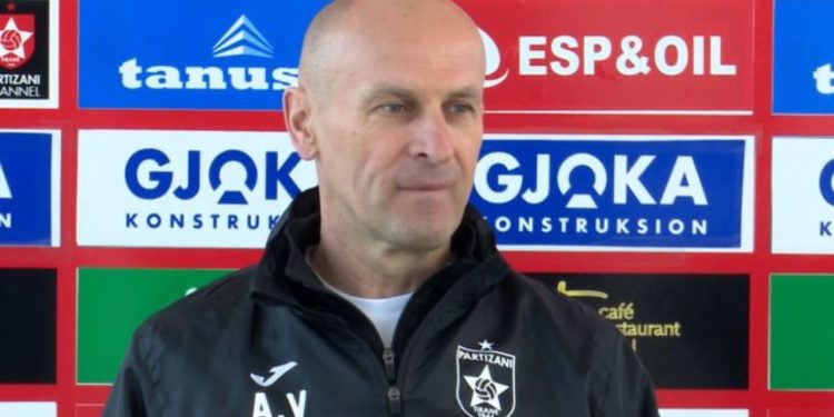 Veselinoviç flet para duelit Shqipëri-Serbi: Kuqezinjtë të fortë në tranzicion, lojtarët besojnë shumë te Silvinjo