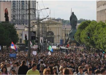 “Çohu Serbi”! Studentët paralajmëtojnë protestë masive në 32 qytete serbe: Sa jetë duhet të humbasim për t’i dhënë fund korrupsionit?