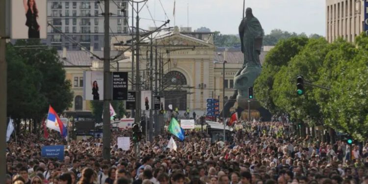 “Çohu Serbi”! Studentët paralajmëtojnë protestë masive në 32 qytete serbe: Sa jetë duhet të humbasim për t’i dhënë fund korrupsionit?